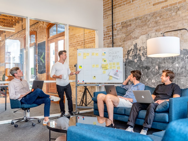 Das broxflunklir.pro Team bei der Studioplanung